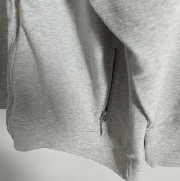 Old Navy Active - Women's zip up grey vest - Picture 3 of 3